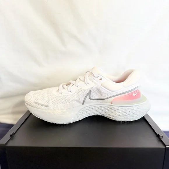 Nike ZoomX Invincible Run Flyknit White Platinum size 12 CT228-102 2021 PREOWNED